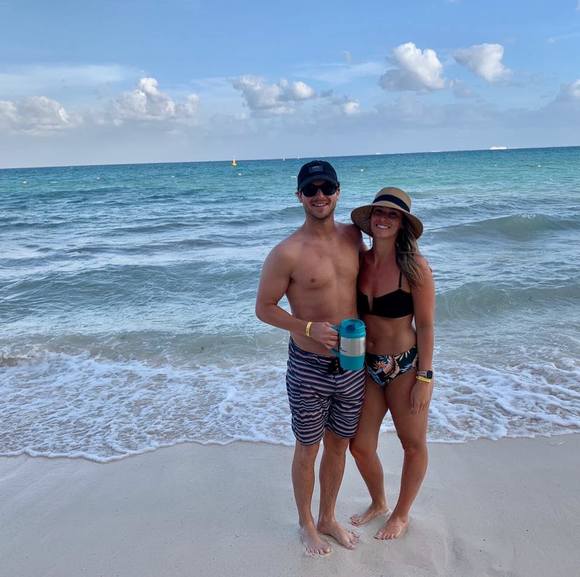 Meet your Posher, Hillary - Picture 1 of 1